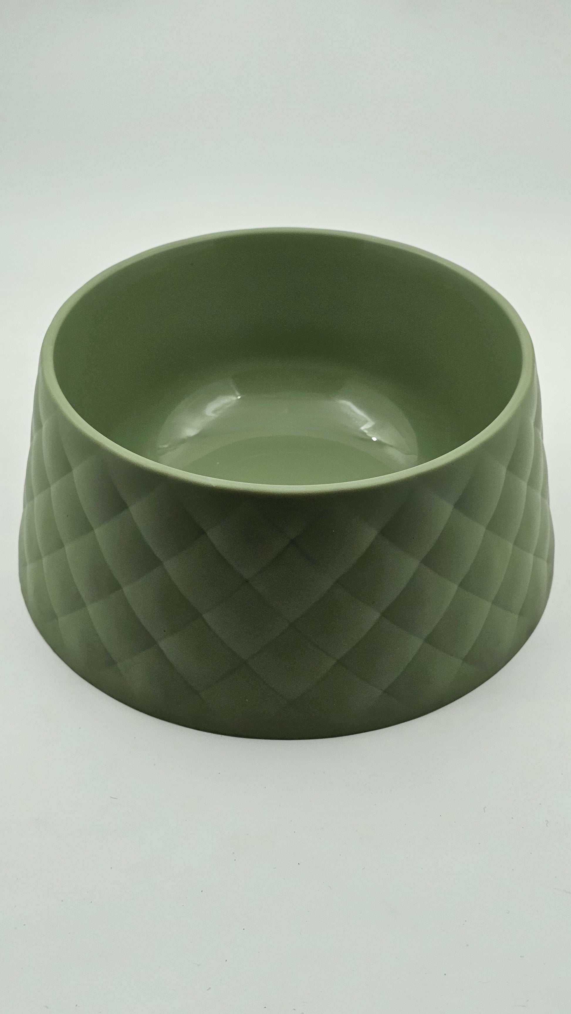 Elegant Deep Round Bowl – Quilted Design