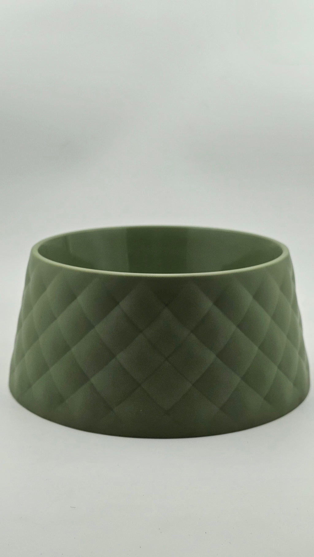 Elegant Deep Round Bowl – Quilted Design