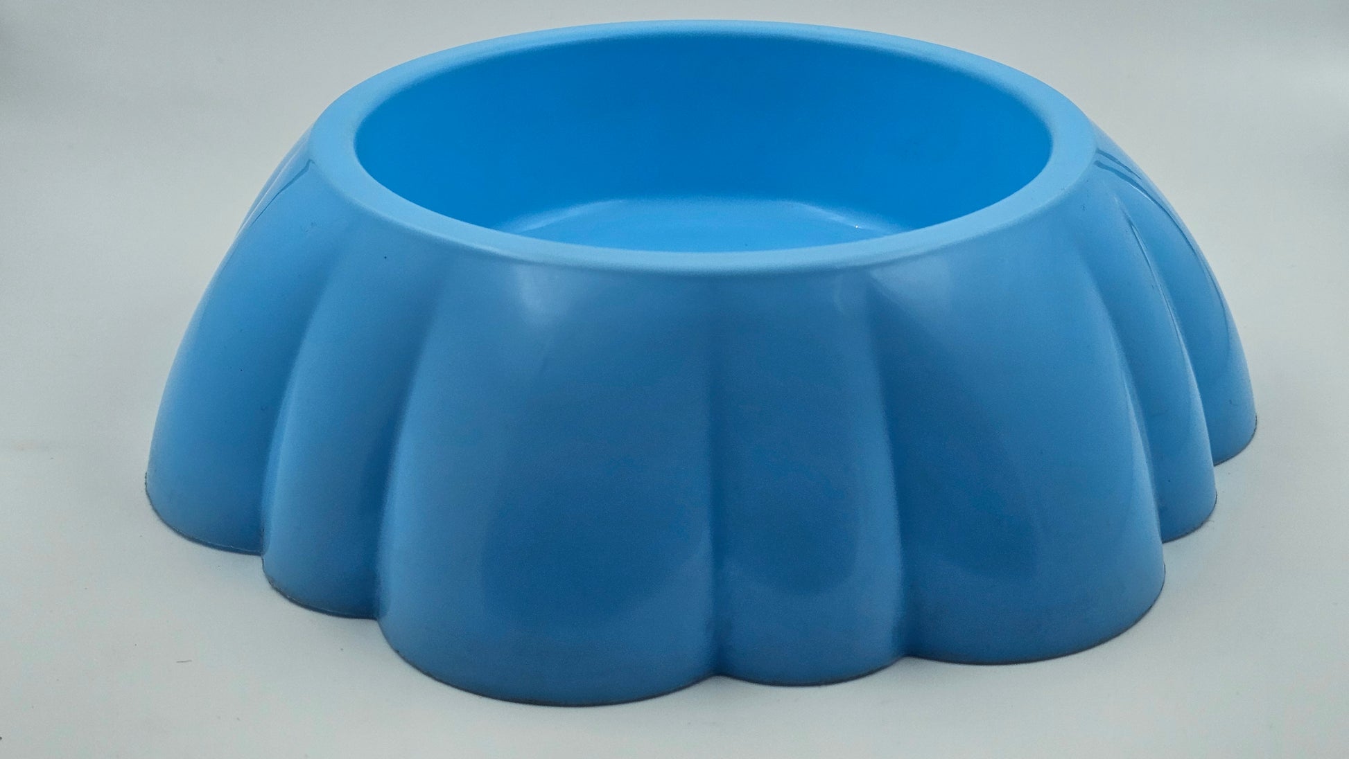 Round Flower-Shaped Pet Bowl